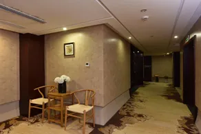 Longlin Shanju Holiday Hotel - Image 4