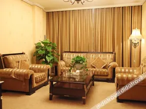 Gold Coast Hotel - Image 5