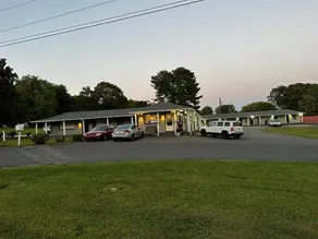 Bea's Parkway Inn - Image 3