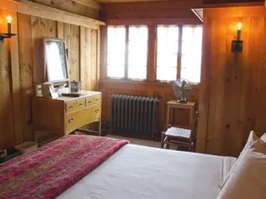 Old Faithful Inn - Inside the Park - Image 5