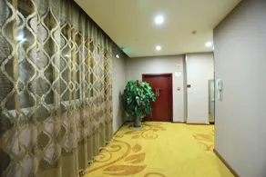 Super 8 Hotel(Yulin Yuanyang Lake) - Image 2