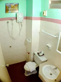 Pacific Inn - Image 3