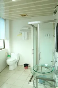 Huazhu Hotel - Image 4