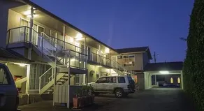 Redwood Manor Motel Apartments - Image 2