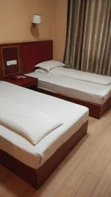 Xingan Zhongshan Business Hotel - Image 4