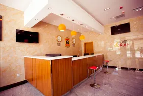 Super 8 premium Linxia Yiwu International Commercial Plaza Hotel - Image 4