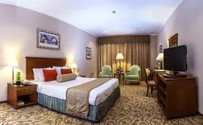 The Country Club Hotel Dubai - Image 2