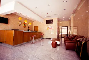 Super 8 premium Linxia Yiwu International Commercial Plaza Hotel - Image 2