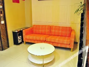Super 8 Hotel - Image 3