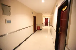 Huadong Hotel - Image 4