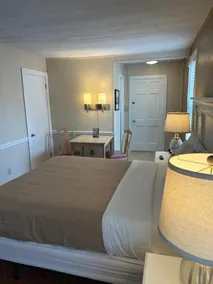 The Admiral Hotel/Motel - Image 2