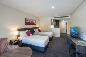 Alexandra Hills Hotel Suites - Image 4