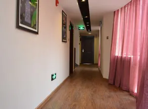 Floral Hotel Green Lakeshore - Image 2