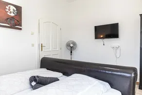Spacious Home & Garden Free Parking - Image 4