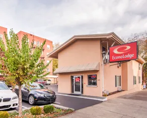 Econo Lodge City Center - Image 3