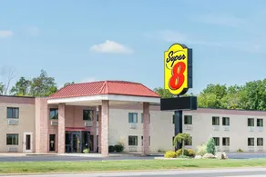 Super 8 by Wyndham Milan/Sandusky Area - Image 2