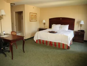 Hampton Inn Clinton - Image 4