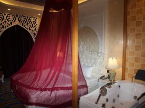 Yueyang Colorful Style Theme Hotel - Image 4