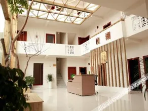 Jinghu Theme Hotel - Image 3