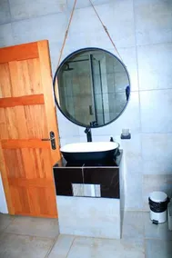 Harnham Mountain Lodge - Image 5