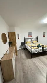 Spacious Home & Garden Free Parking - Image 3