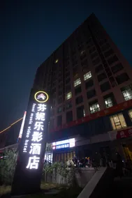 Fenni Music Video Hotel - Image 2