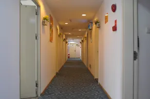 E'nanqing Business Hotel - Image 2