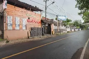RedDoorz near Pantai Citepus Pelabuhan Ratu - Image 2