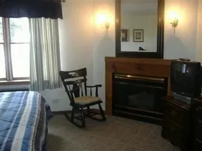 Sturbridge Country Inn - Image 2