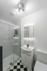 Deluxe Studio Apartments - Image 5