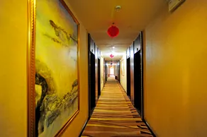 9 Lian Express Hotel - Image 4