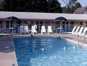 Blue Moon Motel - Image 5
