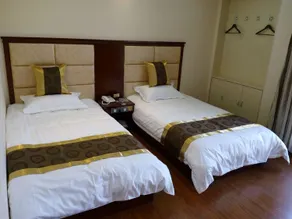 Longshan Business Hotel - Image 3