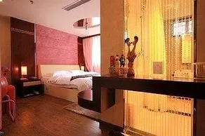 The No.1 Courtyard Hotel - Image 5