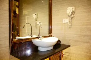 Huashu Yi Hotel (Haiyan Wuyue Plaza) - Image 1