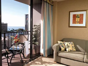 Steps to Waikiki Beach Aqua Palms Free Parking - Image 3