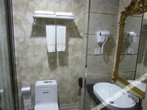 Wenquan Holiday Hotel - Image 5