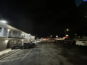 Super 7 INN - Image 3