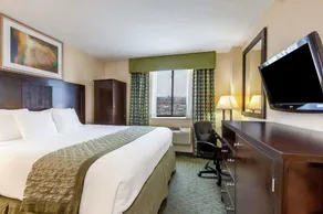 Ramada Long Island City - Image 5