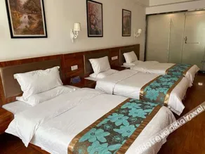 Extended Grand Hyatt Business Hotel - Image 5