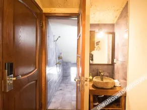 Wuxing Yoga Theme Hostel - Image 2