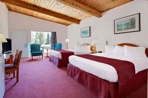 Ramada Wyndham Gananoque Provincial Inn - Image 4