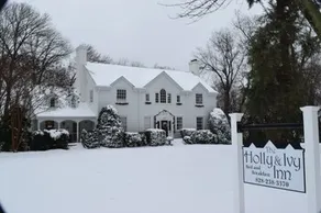 The Holly and Ivy Inn - Image 2