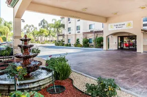 Comfort Suites Redlands - Image 3