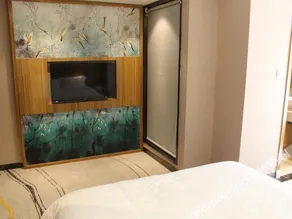 Yinglun Hotel - Image 4