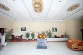 Meigaohua Business Hotel - Image 3