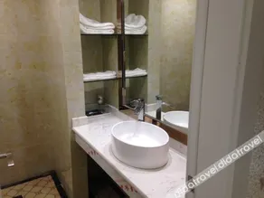 Yixin Business Hotel - Image 5