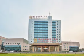 Micro Lake Hotel - Image 3