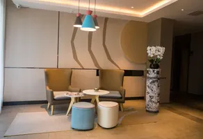 Home Inn UP Huayi Collection Hotel (Handan Wei Bus Station) - Image 2