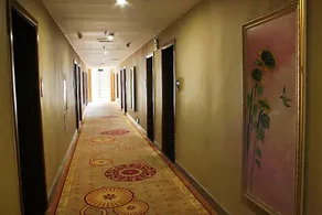 Minzu Hotel - Image 5